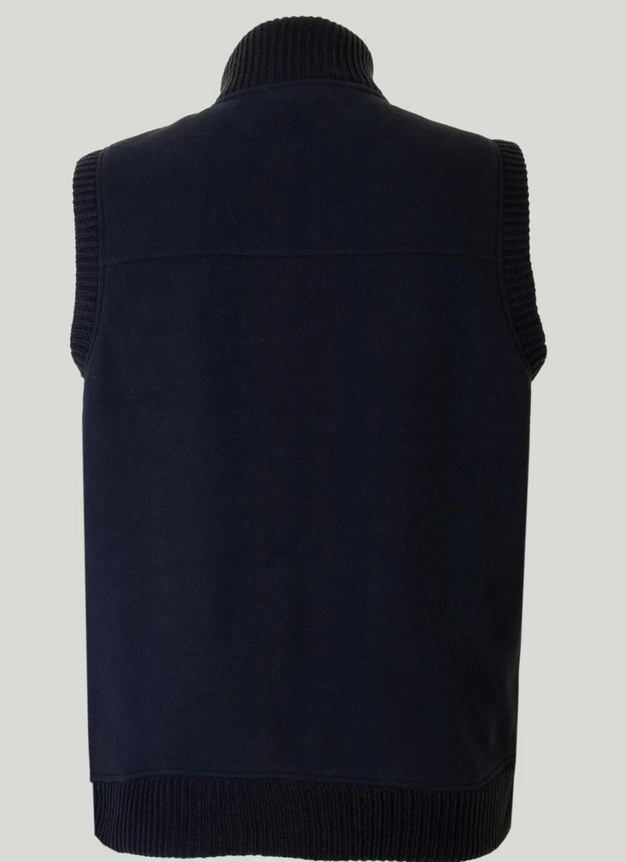 Men's James Pringle Fleece Gilet with Padding for Warmth and Comfort