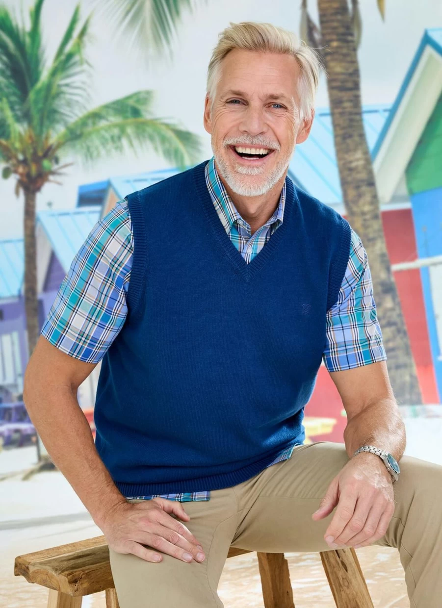 James Pringle Men's Cotton V-Neck Slipover Sweater